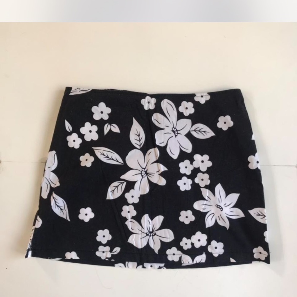 Vintage Hawaiian Floral Black and White Mini Skirt